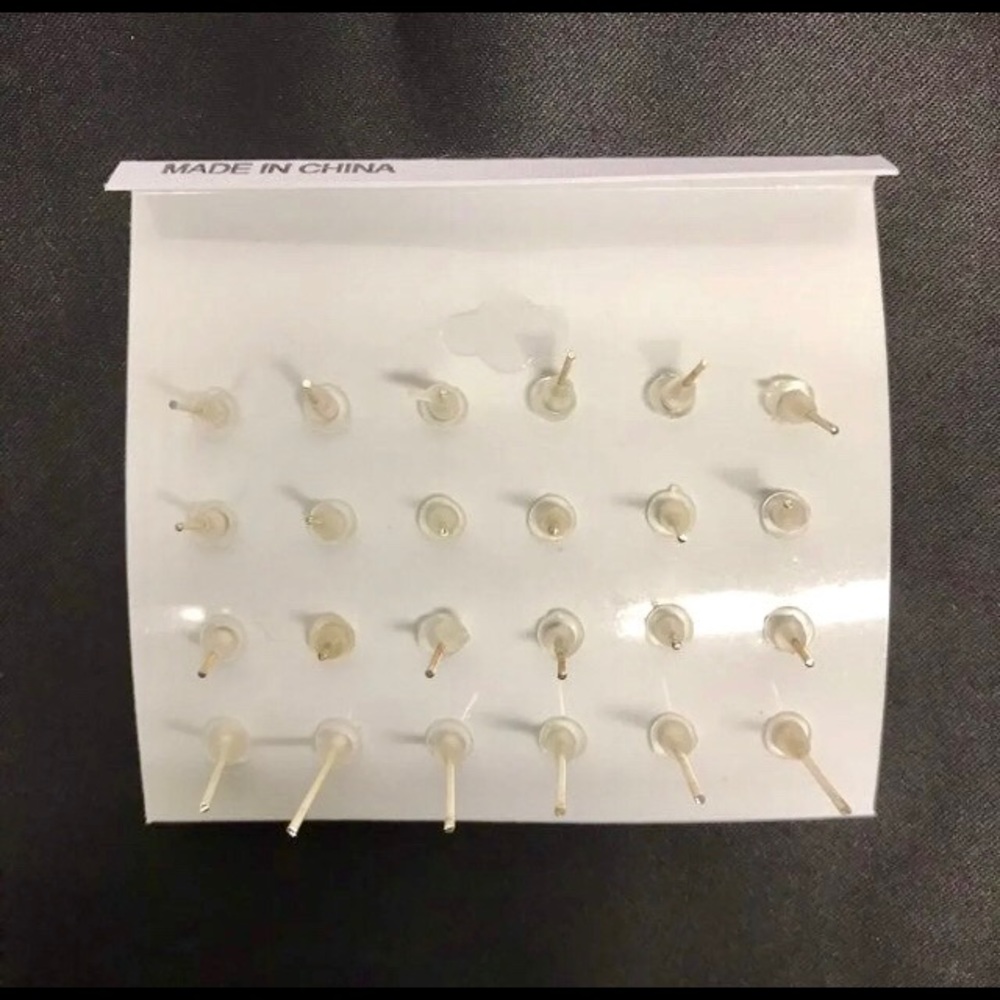 Set of 12 Pairs of Fashion Earrings - Picture 2 of 2